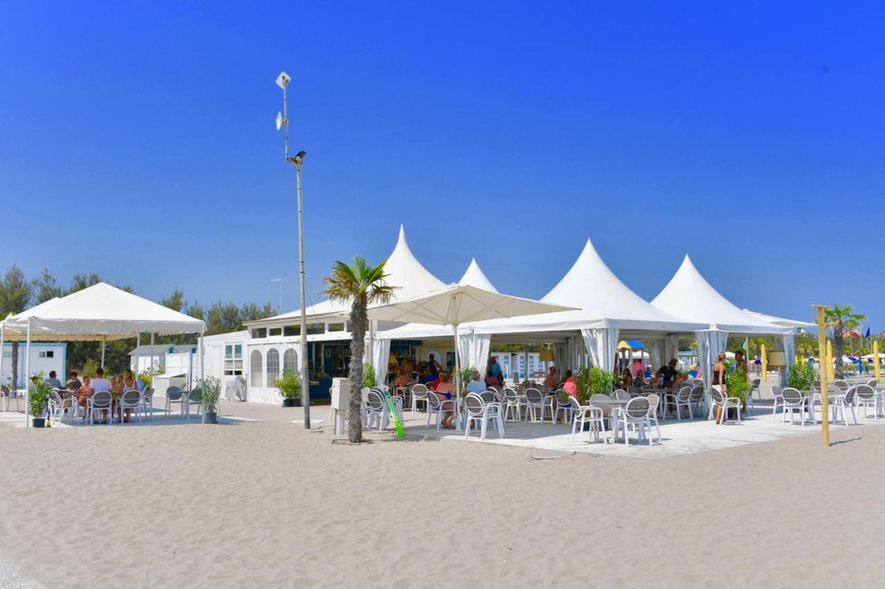 Isamar Holiday Village Ca Lino 外观 照片 Beach bar in Spain