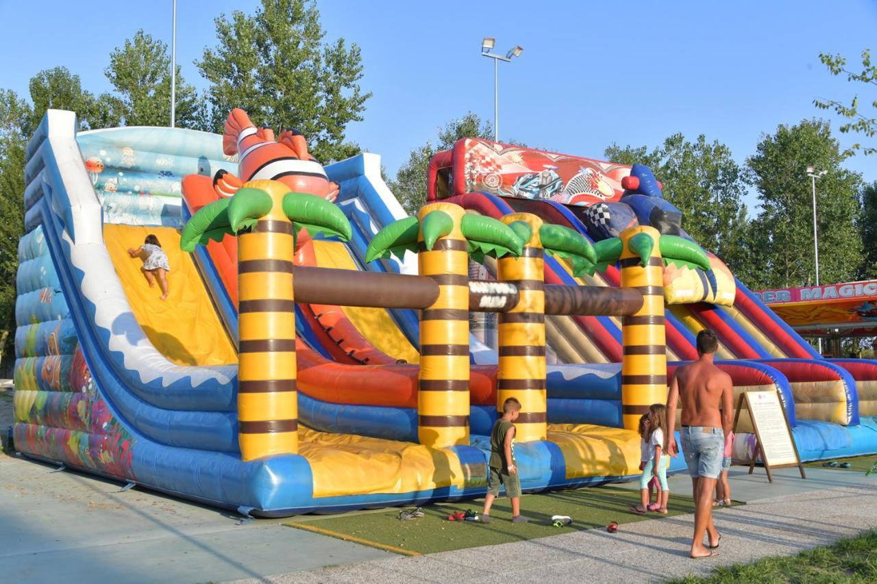 Isamar Holiday Village Ca Lino 外观 照片 Inflatable slide