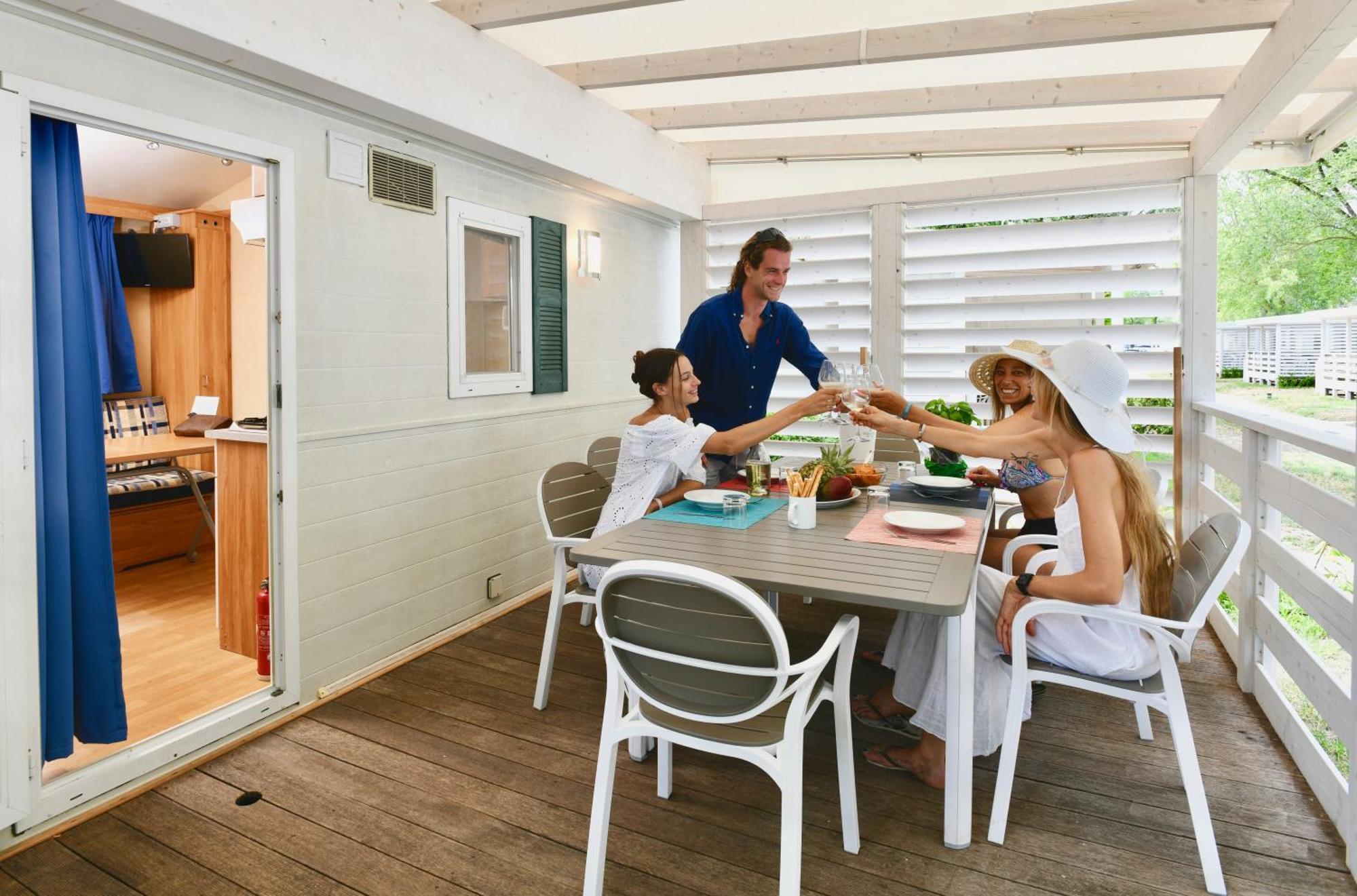 Isamar Holiday Village Ca Lino 客房 照片 Family on balcony