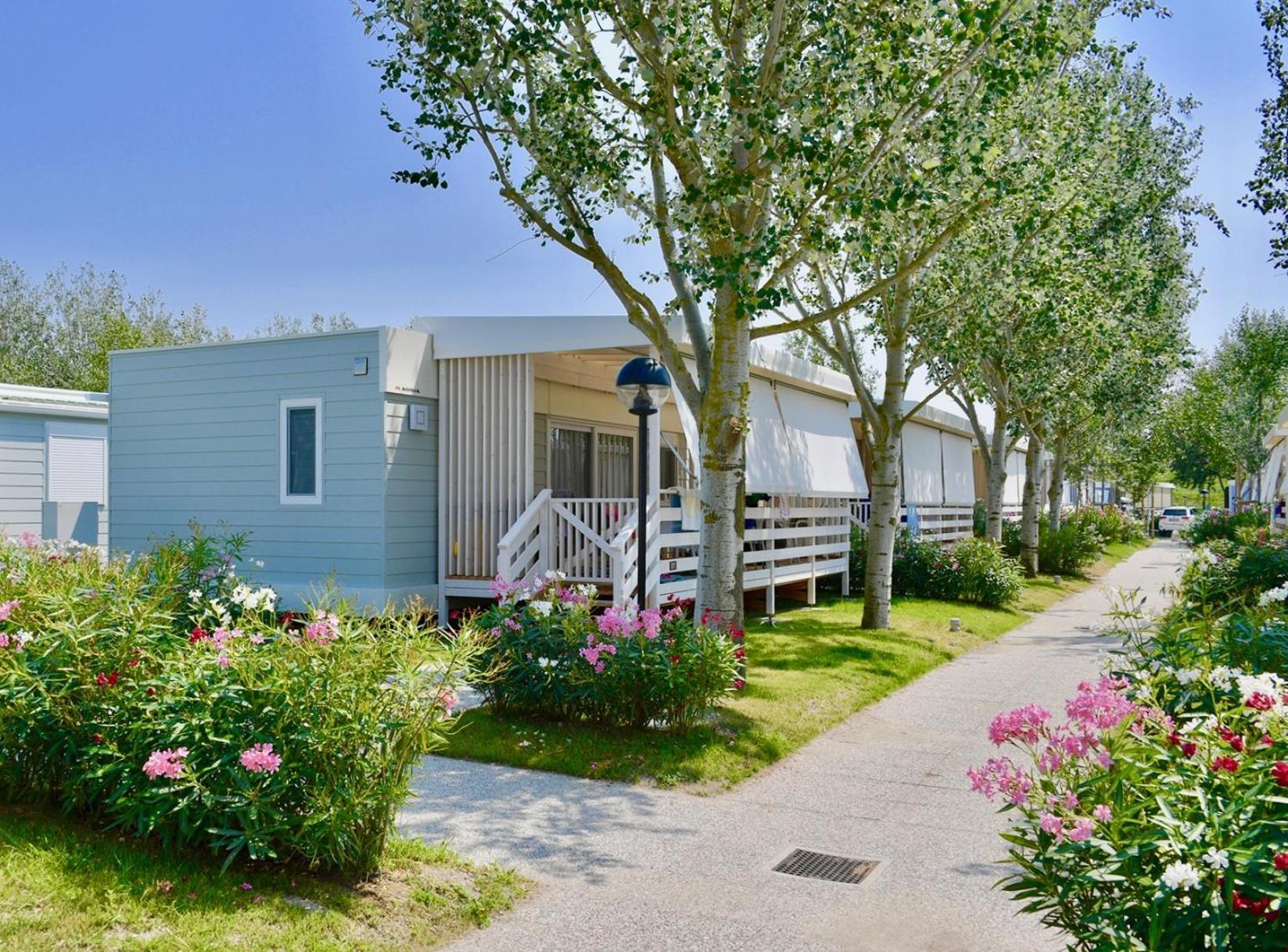 Isamar Holiday Village Ca Lino 外观 照片 Mobile homes in a campsite